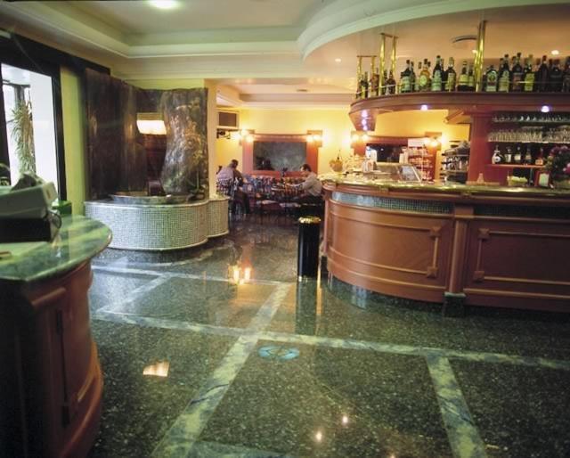 Hotel Serenella Gazzaniga Bagian luar foto